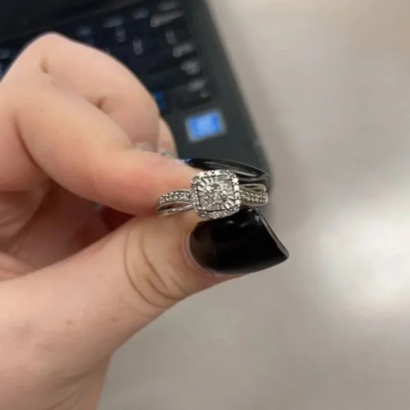 Ring - Picture 2 of 3